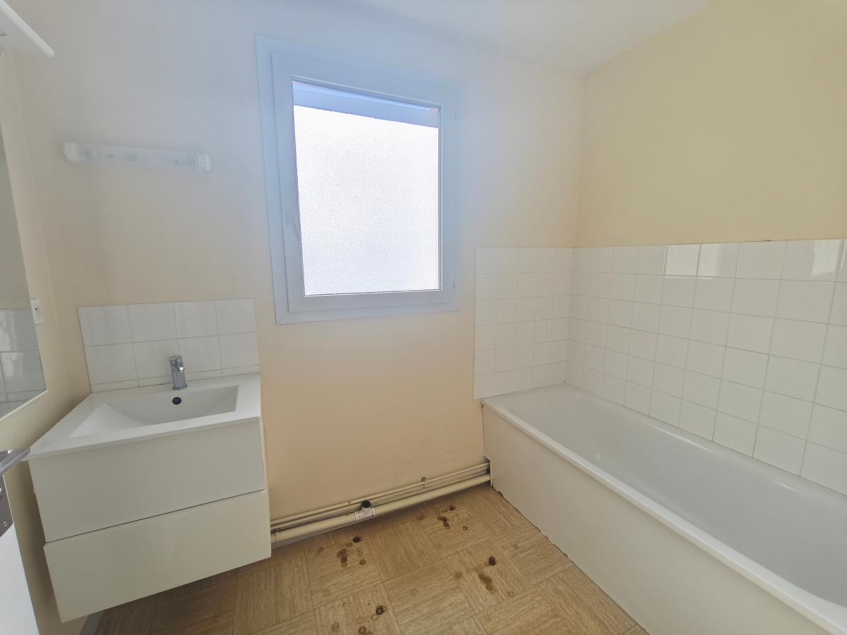 
																																							5 pièces - 
																																						RDC - 0m² - 185 000 € - Photo #6