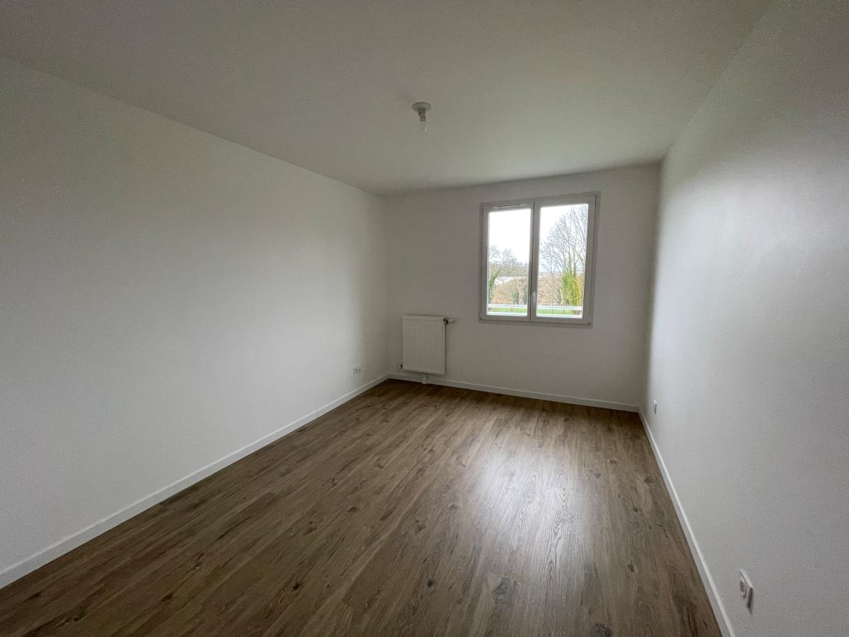 
																																							2 pièces - 
																																						RDC - 46m² - 801,82 € - Photo #1