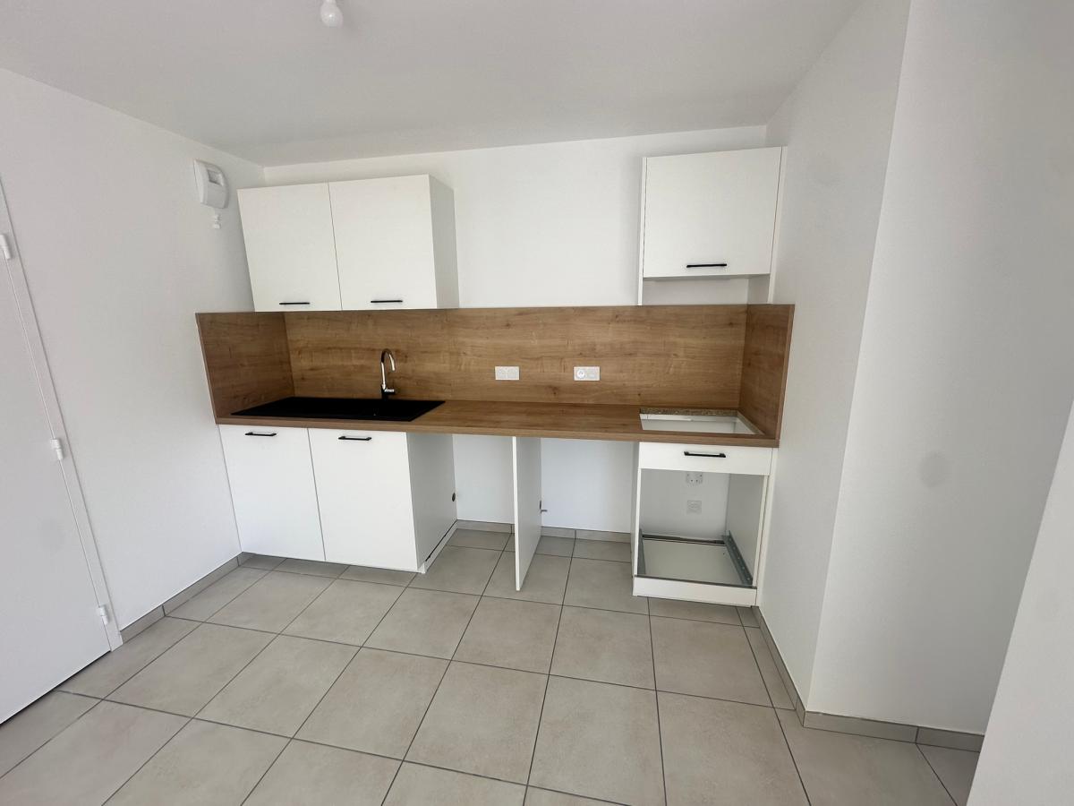 
																																							3 pièces - 
																																						3ème étage - 76m² - 899,00 € - Photo #4