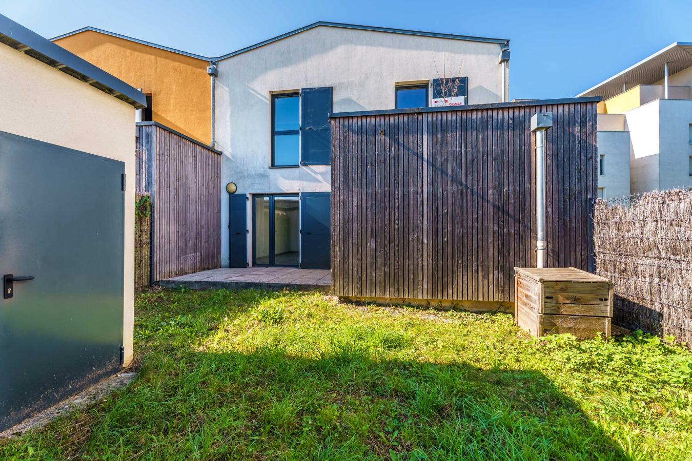 
																																							4 pièces - 
																																						RDC - 92m² - 1 300,53 € - Photo #1
