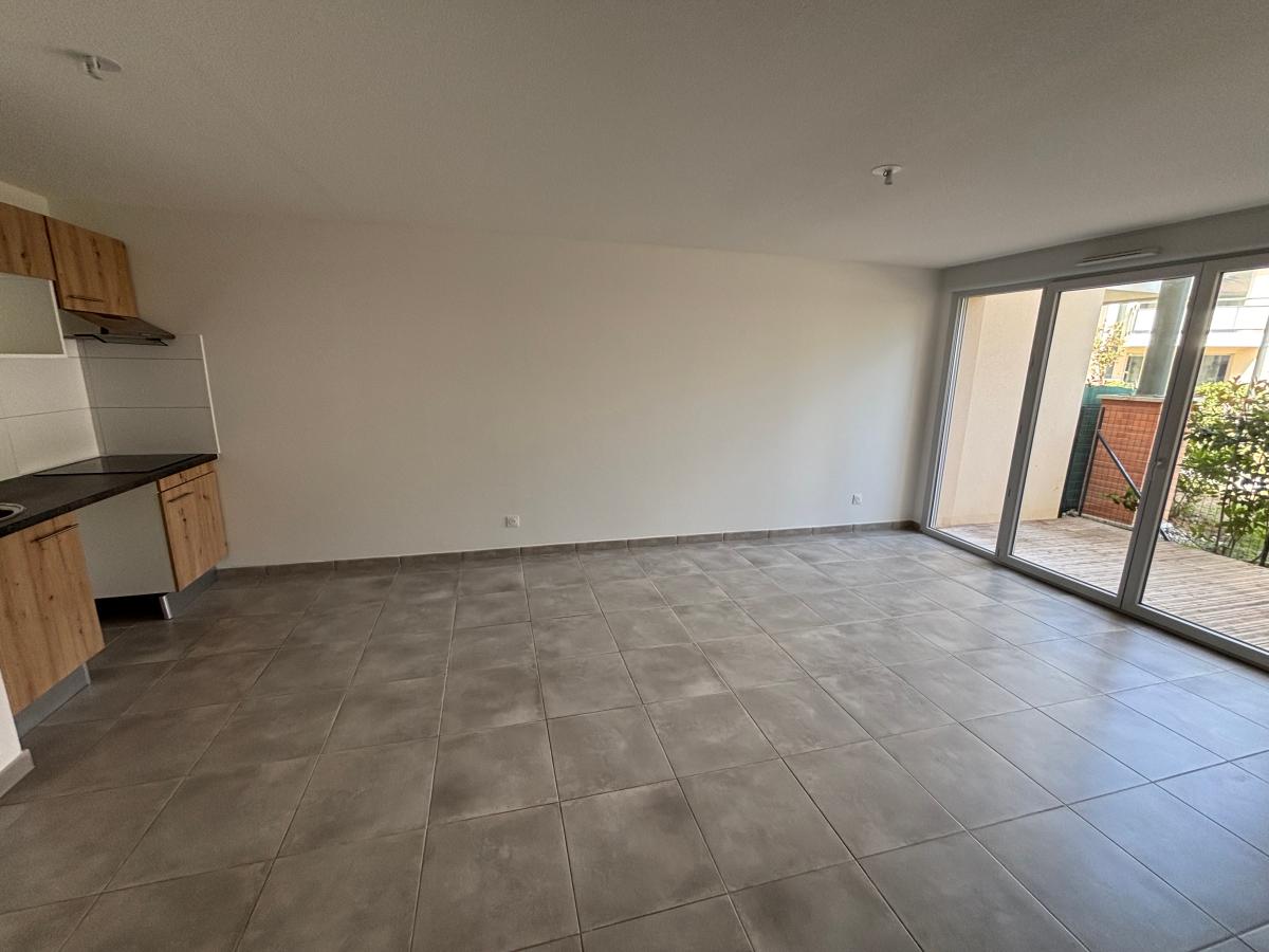 
																																							3 pièces - 
																																						RDC - 66m² - 752,18 € - Photo #2