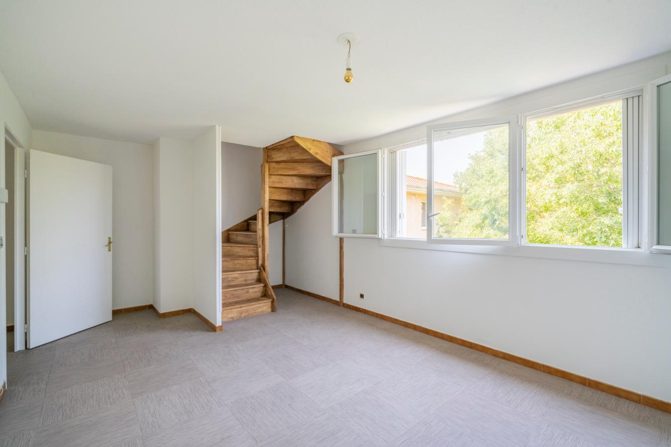 
																																							4 pièces - 
																																						3ème étage - 79m² - 173 900 € - Photo #2