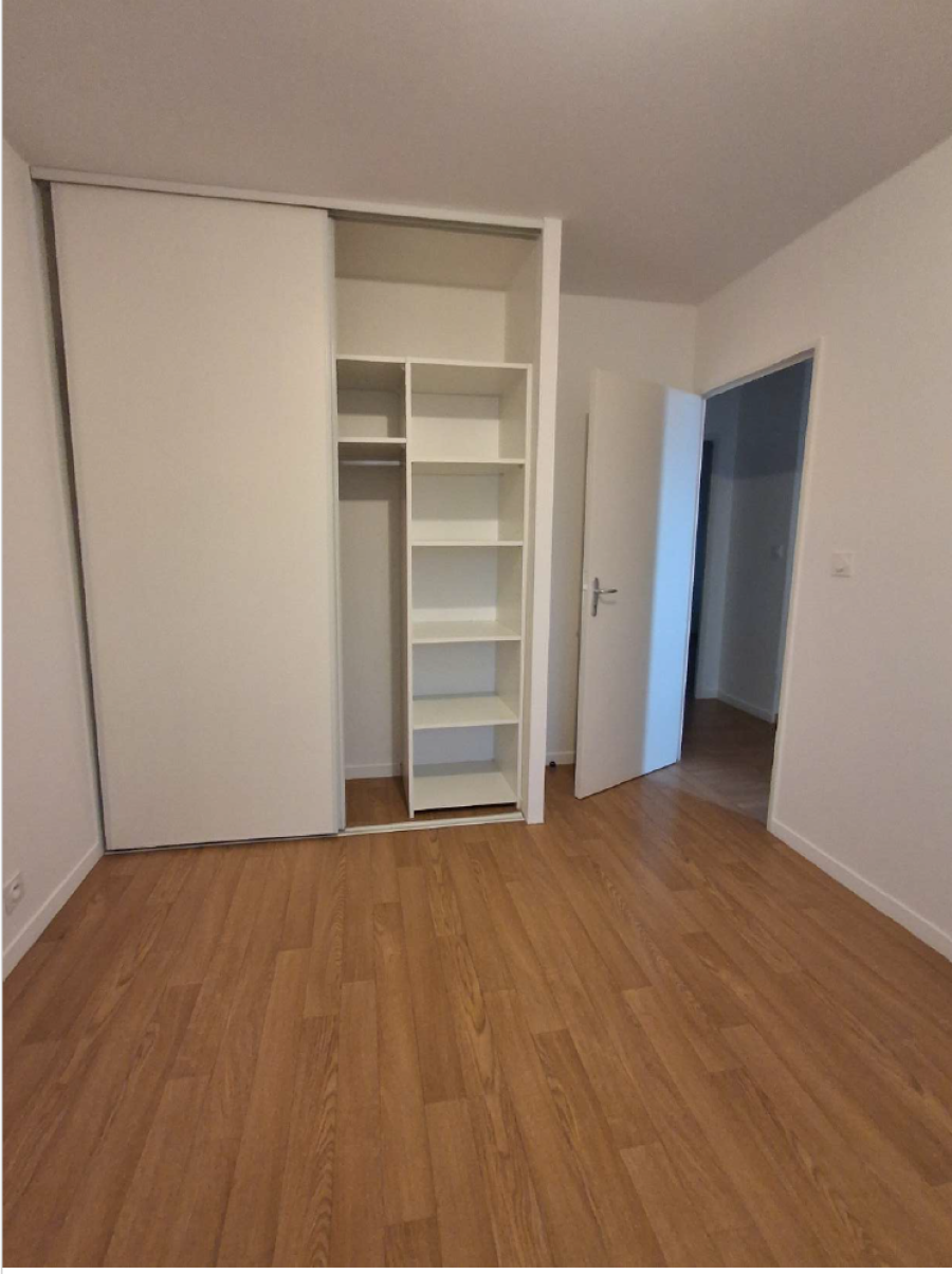 
																																							4 pièces - 
																																						RDC - 91m² - 1 049,98 € - Photo #6