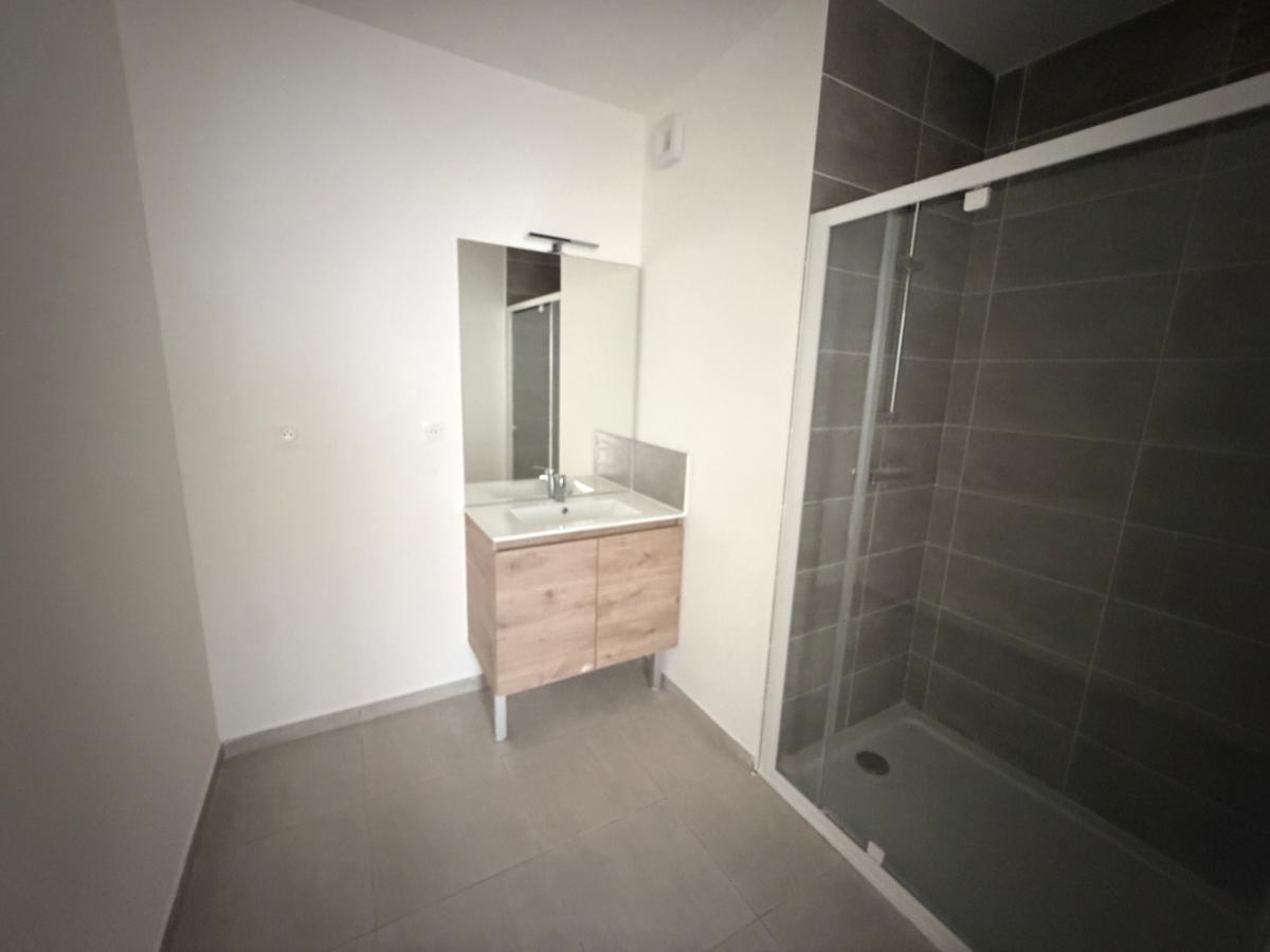 
																																							3 pièces - 
																																						1er étage - 67m² - 969,56 € - Photo #5
