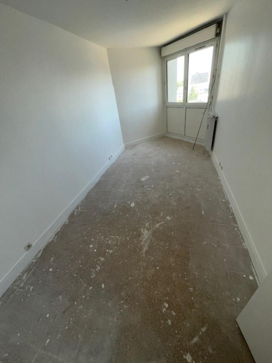 
																																							4 pièces - 
																																						9ème étage - 85m² - 1 957,32 € - Photo #2