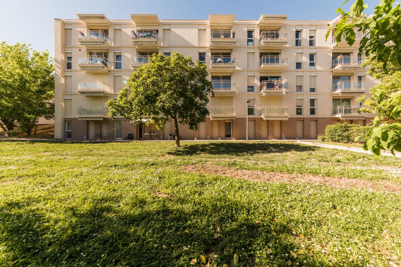 4 pièces - 1er étage - 66m² - 980,48 € - Photo #2