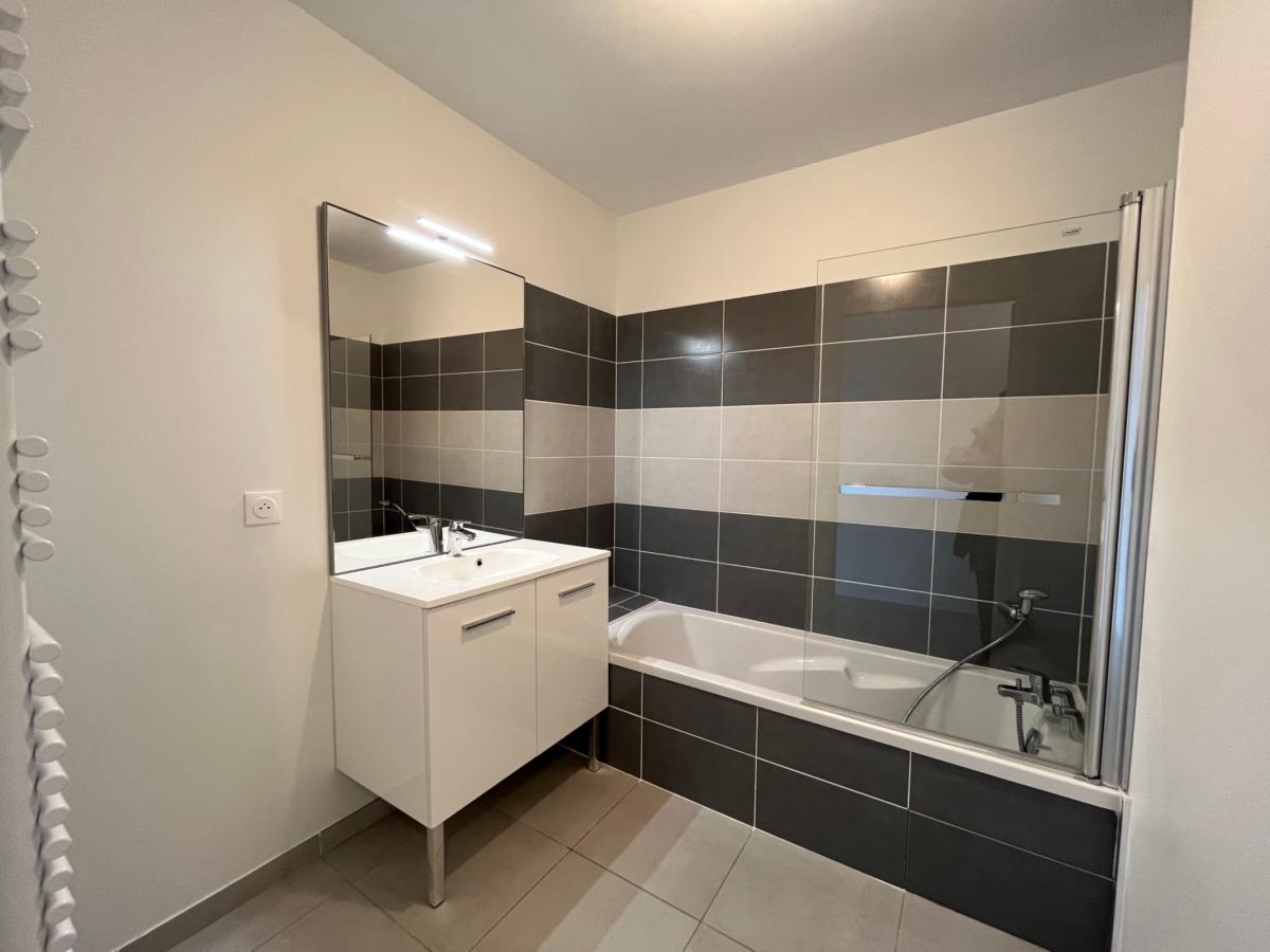 4 pièces - 3ème étage - 78m² - 1 015,68 € - Photo #2