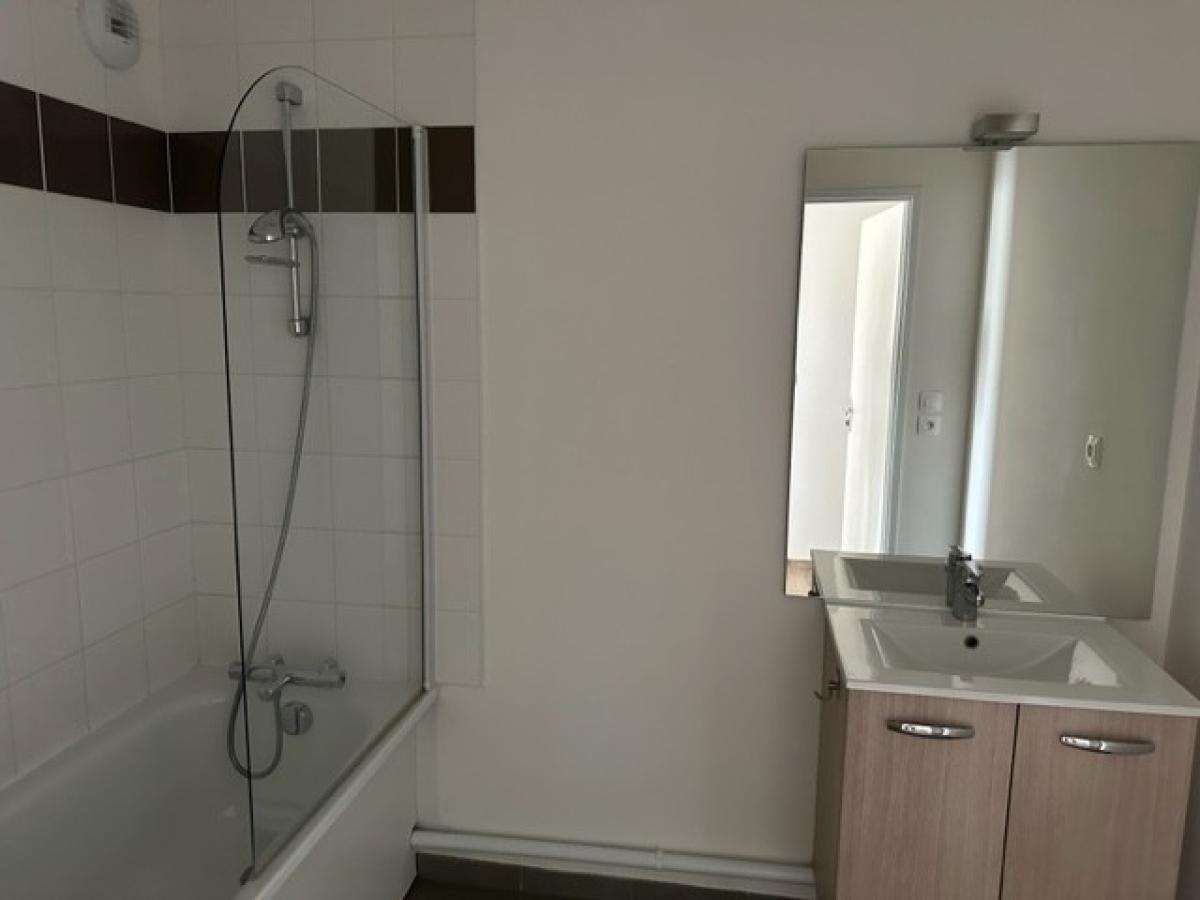 
																																							3 pièces - 
																																						9ème étage - 62m² - 847,77 € - Photo #3