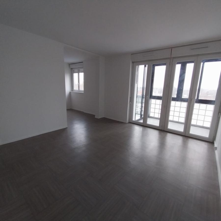 
																			4 pièces - 
																		3ème étage - 77m² - 156 000 € - Photo #1