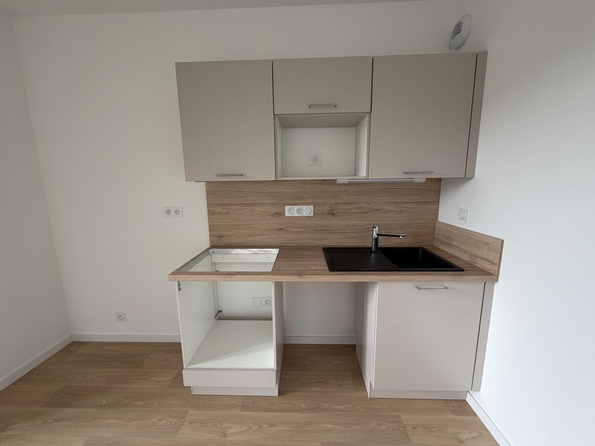 
																			3 pièces - 
																		RDC - 61m² - 916,43 € - Photo #2