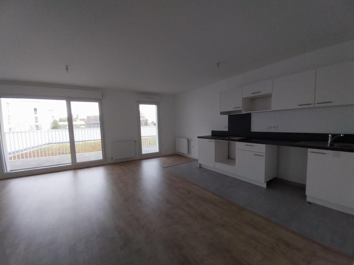 
																																							3 pièces - 
																																						1er étage - 79m² - 1 044,11 € - Photo #2