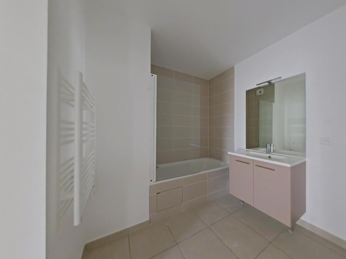 3 pièces - 1er étage - 60m² - 825,24 € - Photo #3