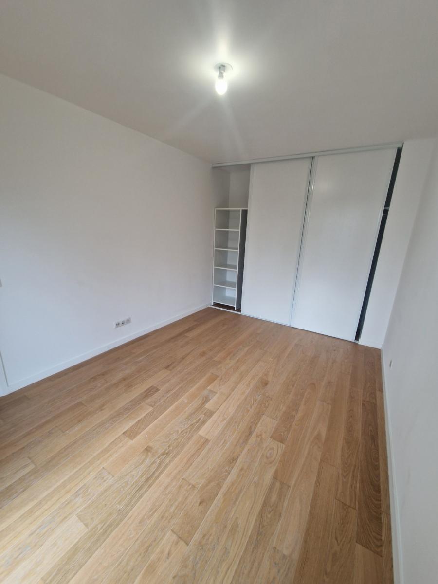 
																																							4 pièces - 
																																						3ème étage - 84m² - 1 849,52 € - Photo #6