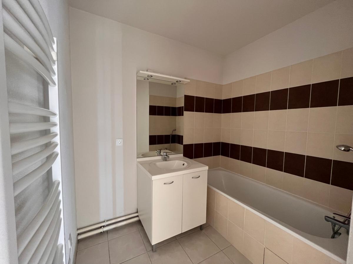 
																																							2 pièces - 
																																						3ème étage - 52m² - 710,72 € - Photo #4