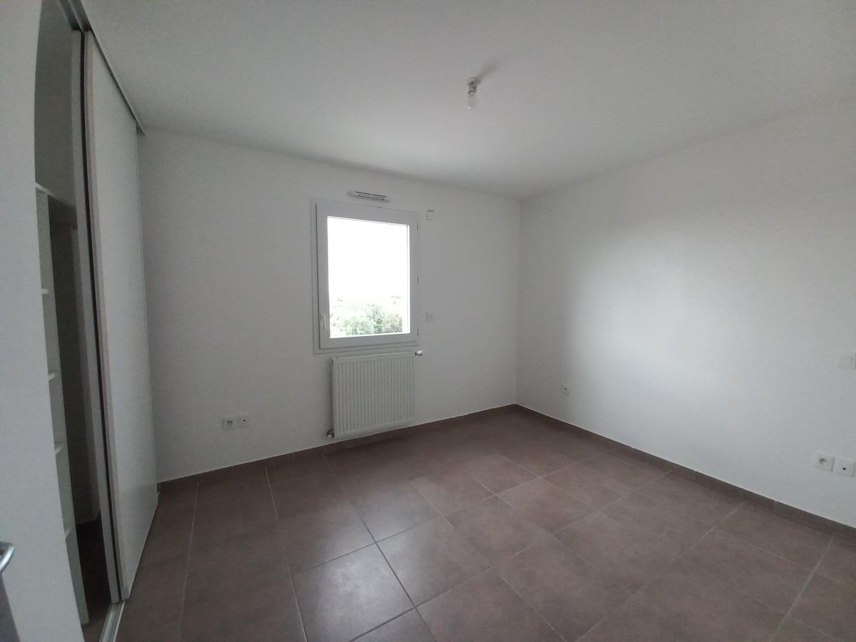 
																																							5 pièces - 
																																						RDC - 105m² - 979,53 € - Photo #7