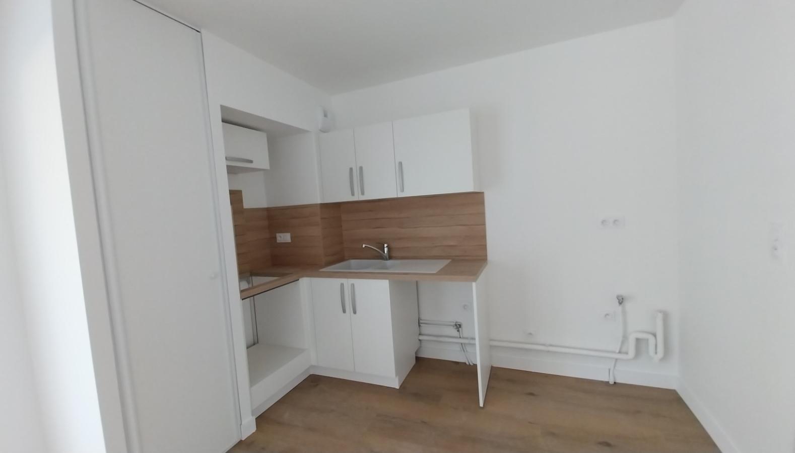 
																																							3 pièces - 
																																						1er étage - 66m² - 825,70 € - Photo #2