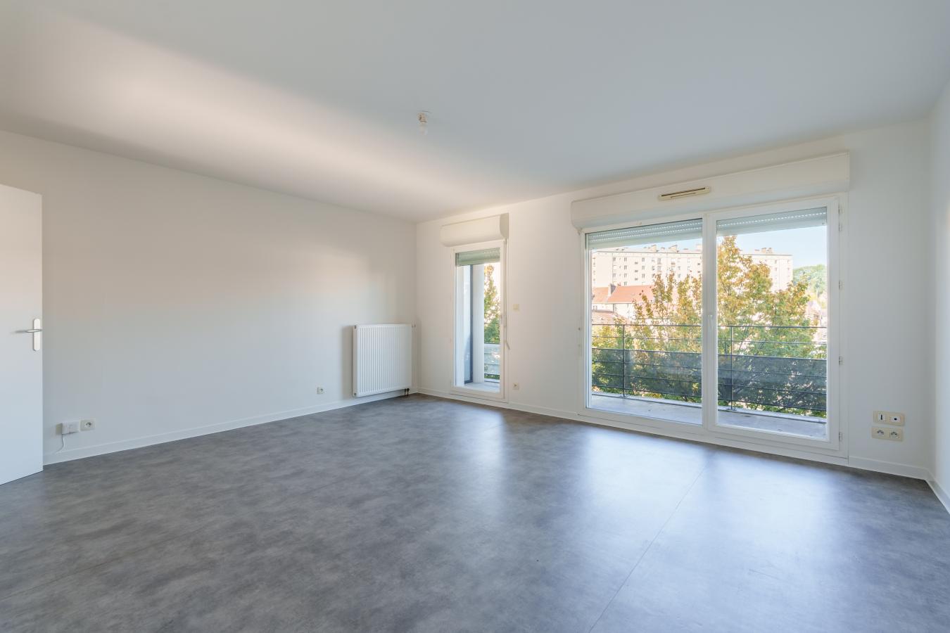 
																																							4 pièces - 
																																						RDC - 86m² - 959,75 € - Photo #1