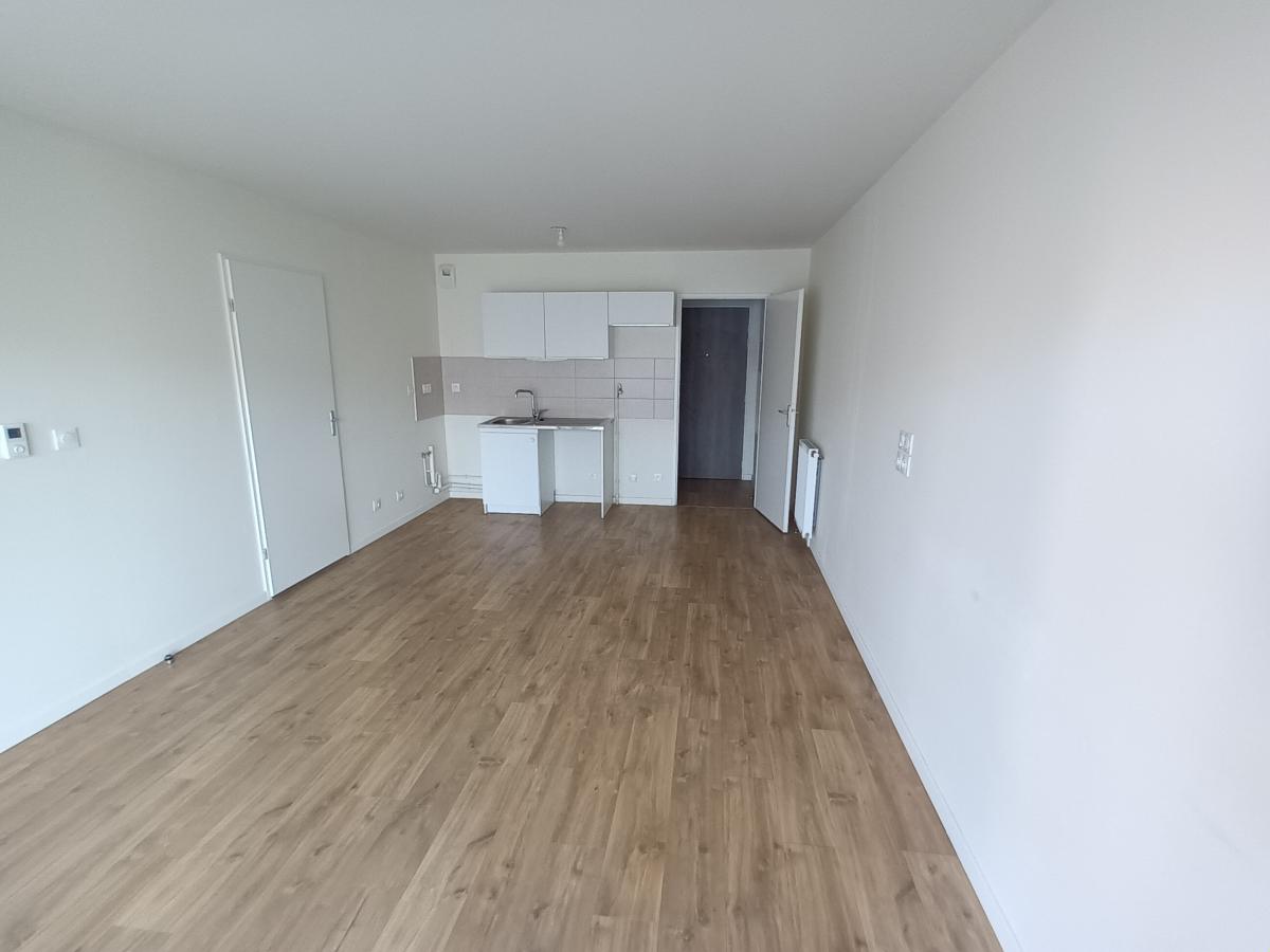 
																																							2 pièces - 
																																						RDC - 49m² - 638,41 € - Photo #2