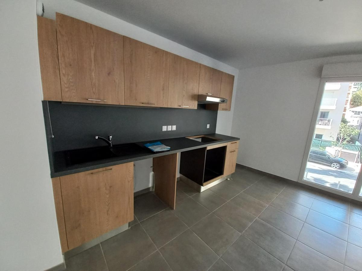 
																																							3 pièces - 
																																						1er étage - 61m² - 1 126,78 € - Photo #2