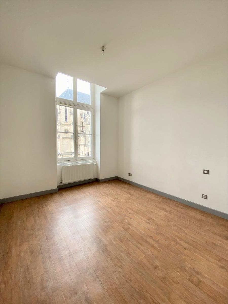 
																			3 pièces - 
																		3ème étage - 80m² - 792,64 € - Photo #2