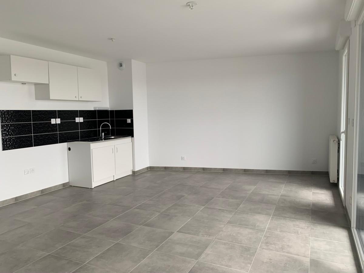 4 pièces - 6ème étage - 81m² - 1 062,96 € - Photo #1