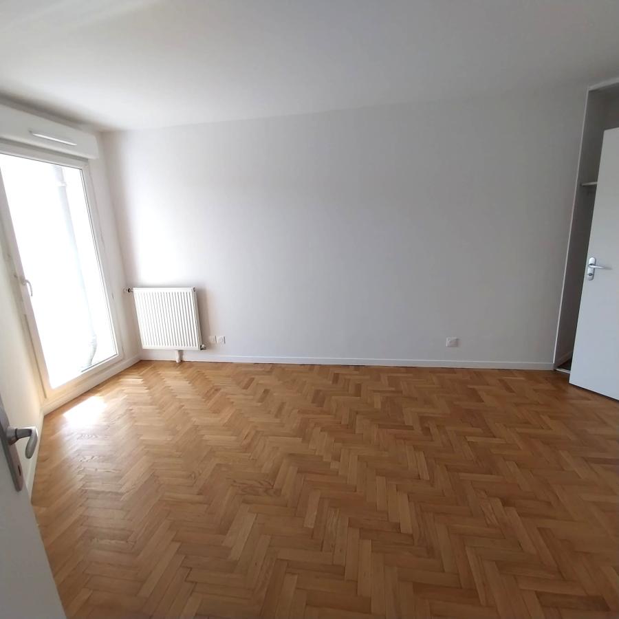 
																																							4 pièces - 
																																						1er étage - 79m² - 221 000 € - Photo #3