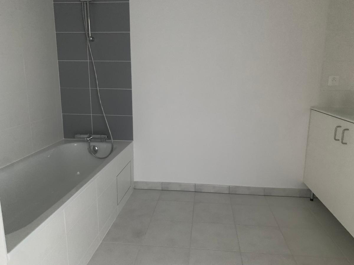 
																																							4 pièces - 
																																						2ème étage - 84m² - 1 136,99 € - Photo #6
