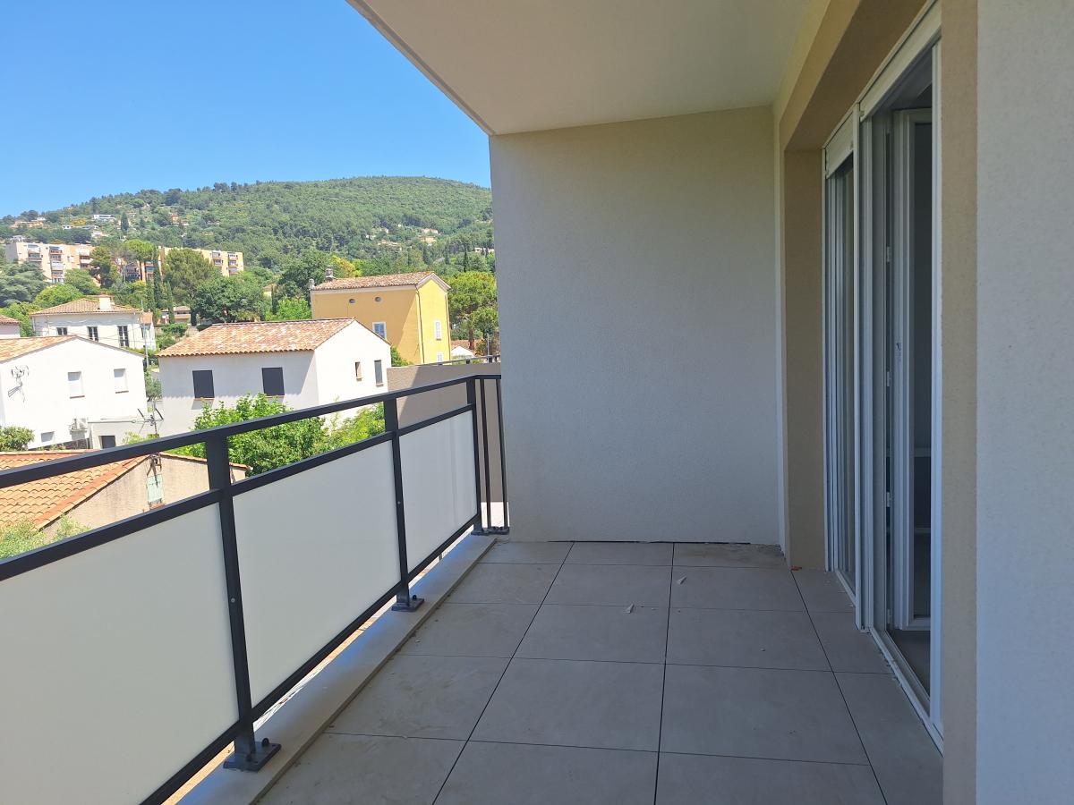 
																																							3 pièces - 
																																						2ème étage - 68m² - 916,72 € - Photo #2