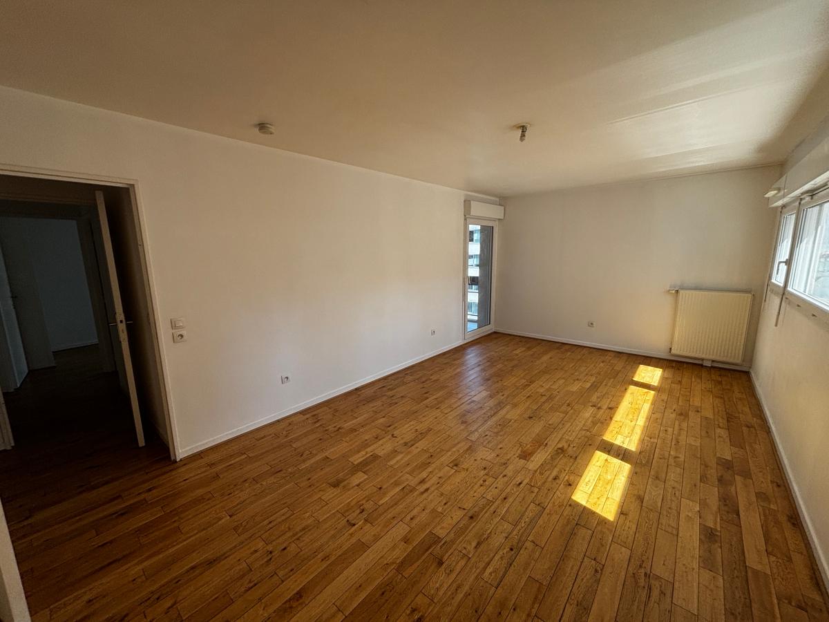 
																																							2 pièces - 
																																						3ème étage - 48m² - 856,88 € - Photo #1