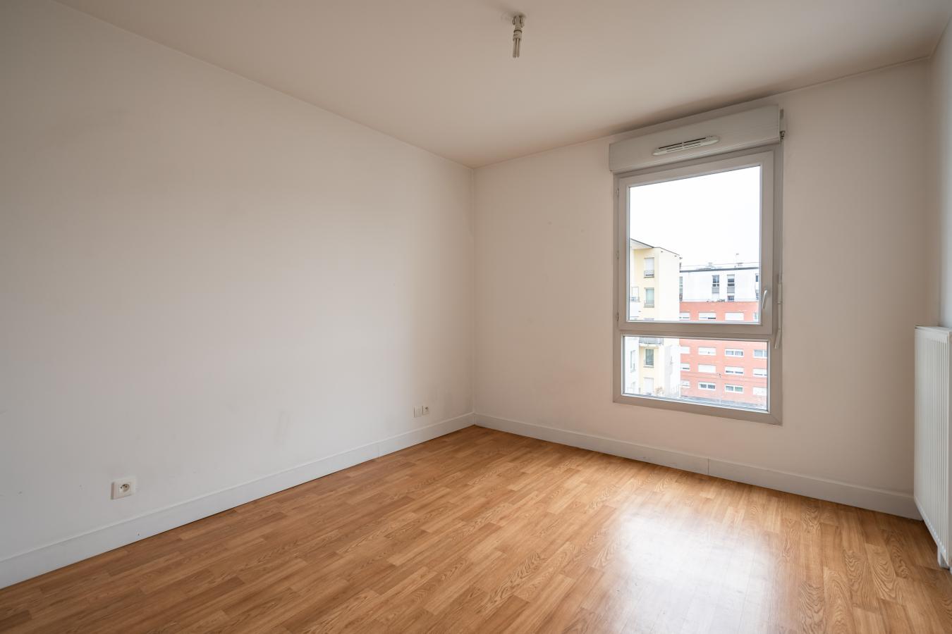 
																																							4 pièces - 
																																						4ème étage - 87m² - 1 476,68 € - Photo #4