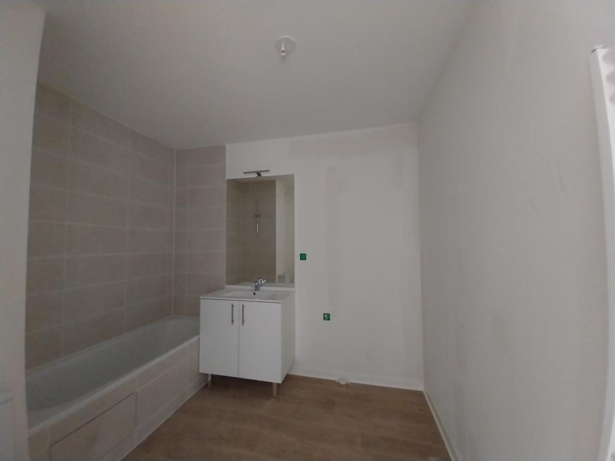 
																																							3 pièces - 
																																						10ème étage - 62m² - 855,56 € - Photo #2