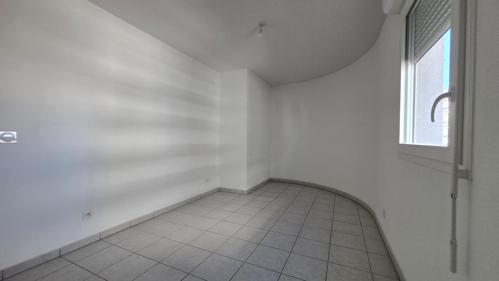 
																																							4 pièces - 
																																						5ème étage - 106m² - 1 610,81 € - Photo #6