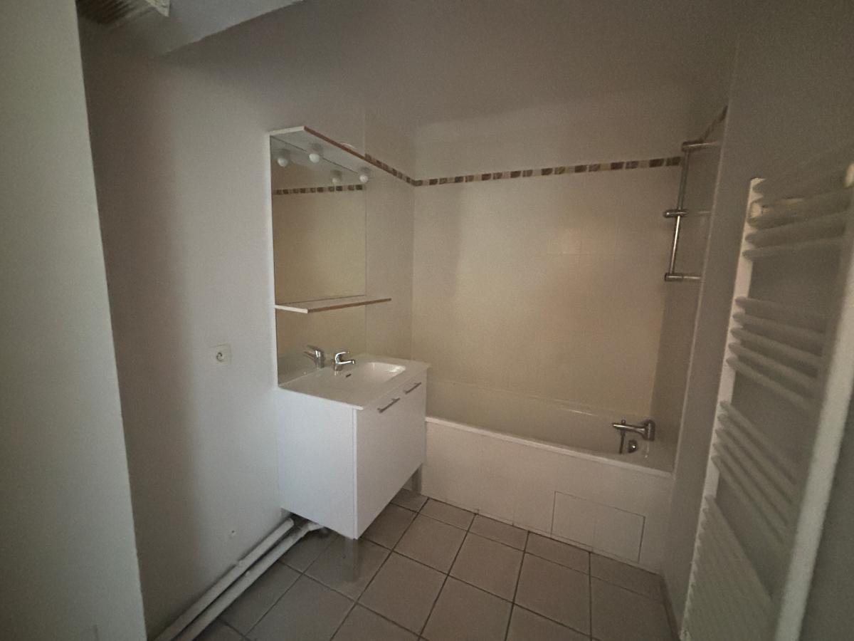 
																			4 pièces - 
																		1er étage - 83m² - 955,23 € - Photo #6