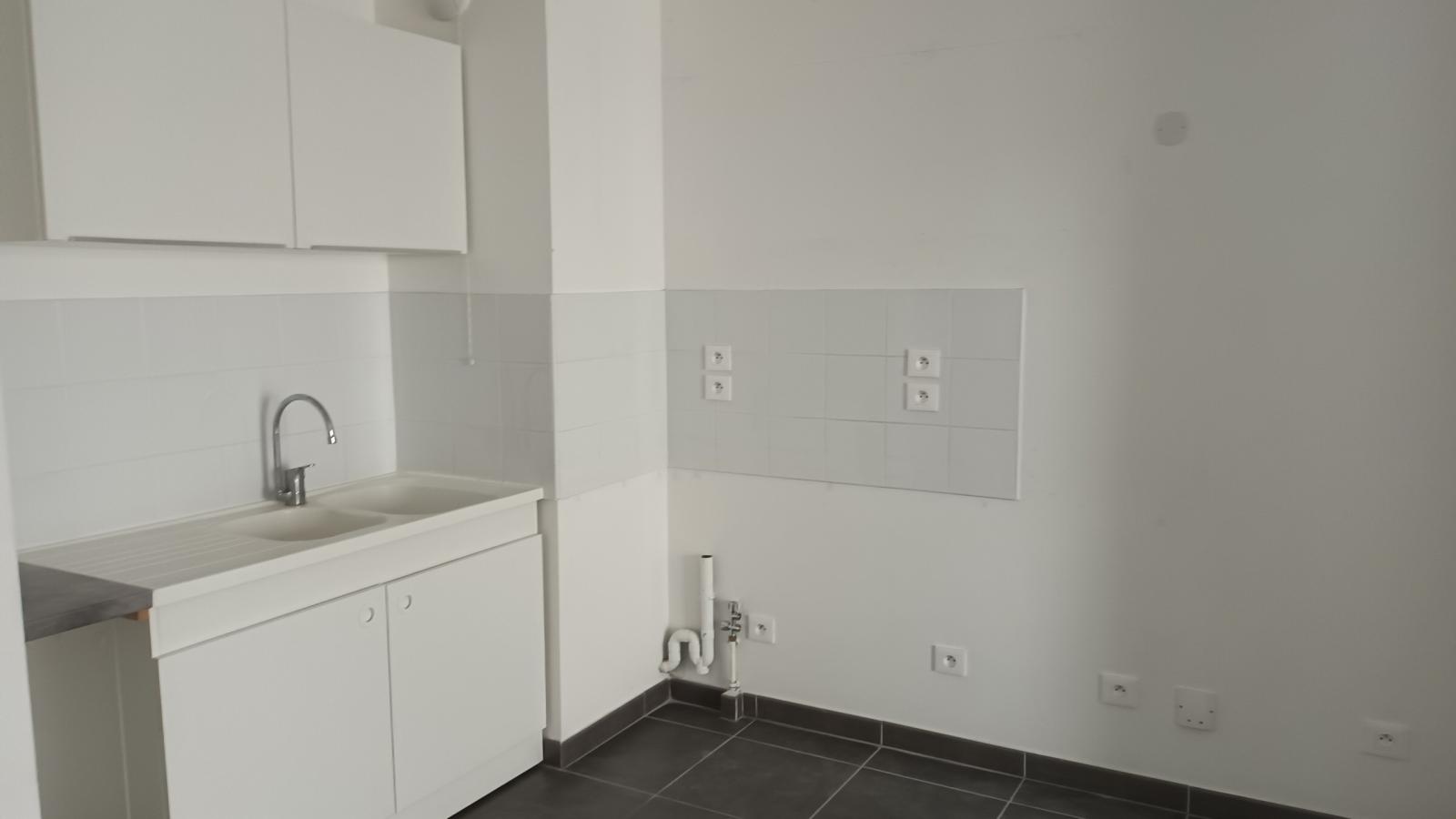 2 pièces - 1er étage - 44m² - 866,91 € - Photo #2