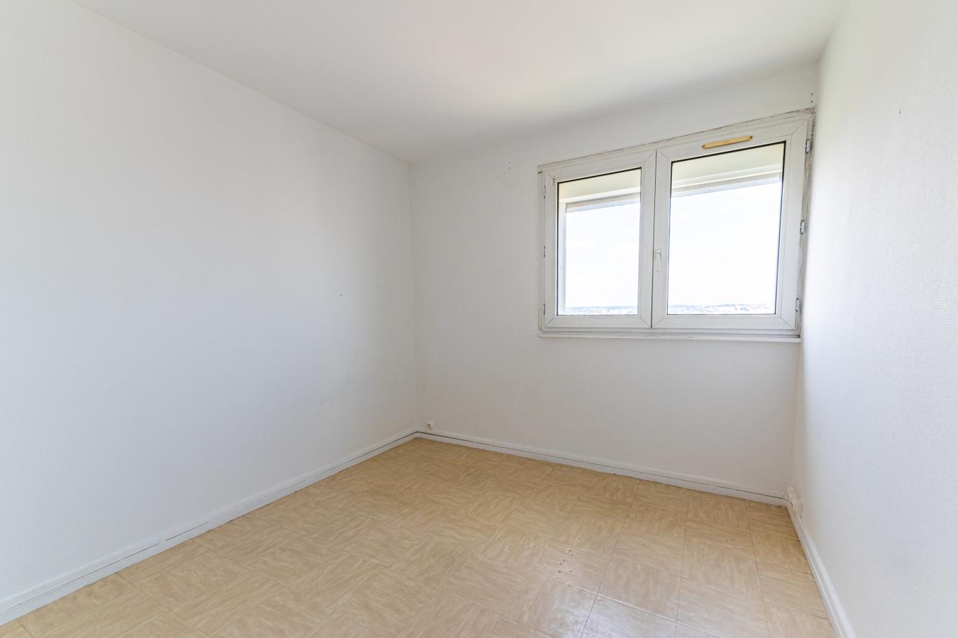 
																																							4 pièces - 
																																						12ème étage - 69m² - 1 341,38 € - Photo #2