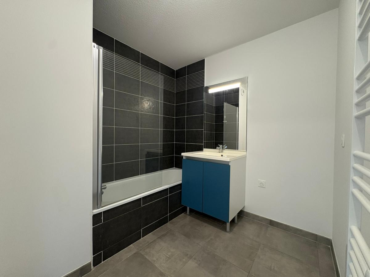 
																																							3 pièces - 
																																						1er étage - 65m² - 721,17 € - Photo #6