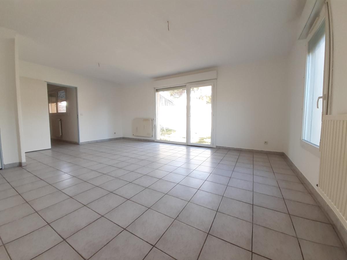 
																			5 pièces - 
																		RDC - 121m² - 1 019,72 € - Photo #0