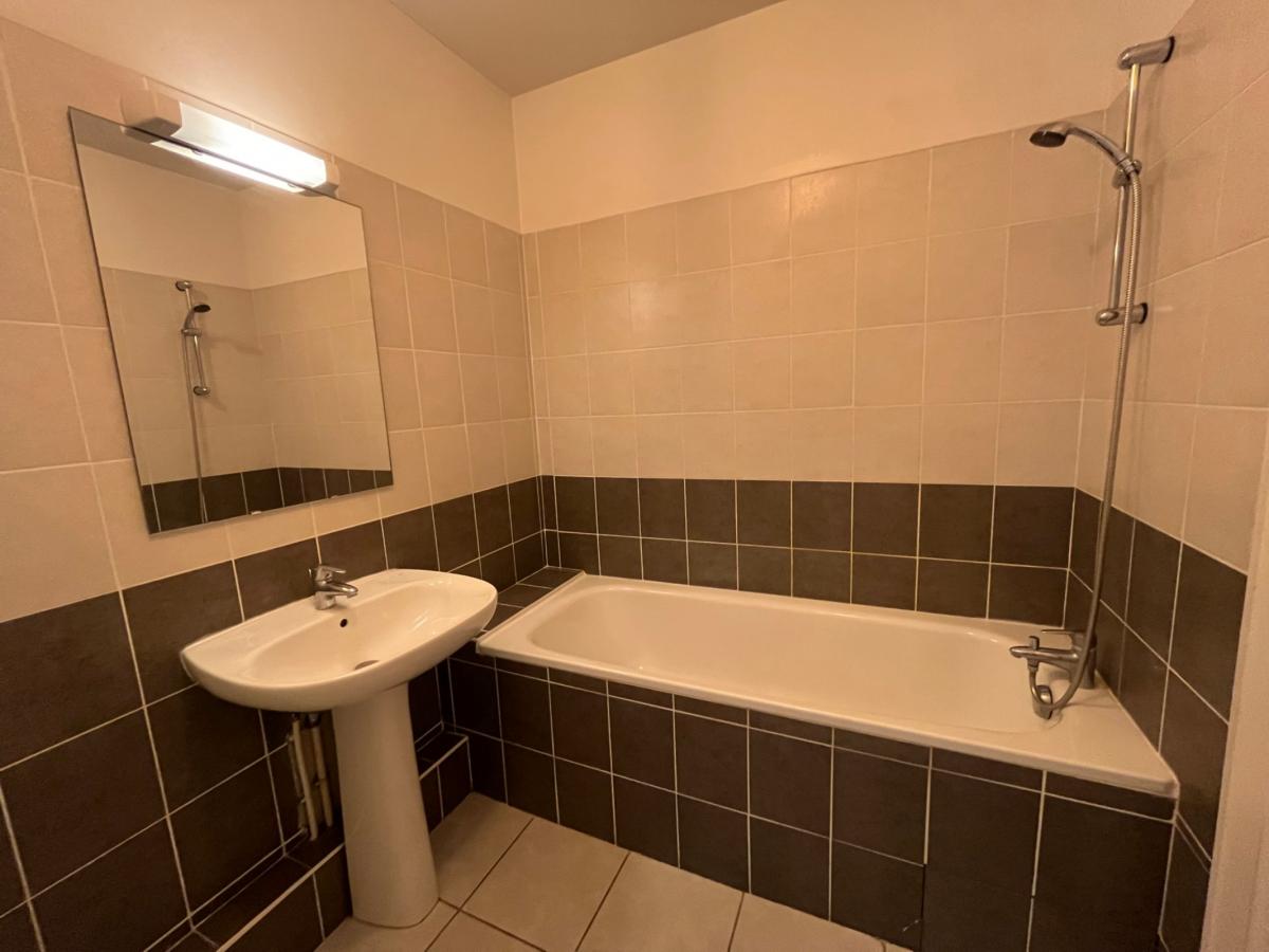 3 pièces - 6ème étage - 65m² - 921,55 € - Photo #3