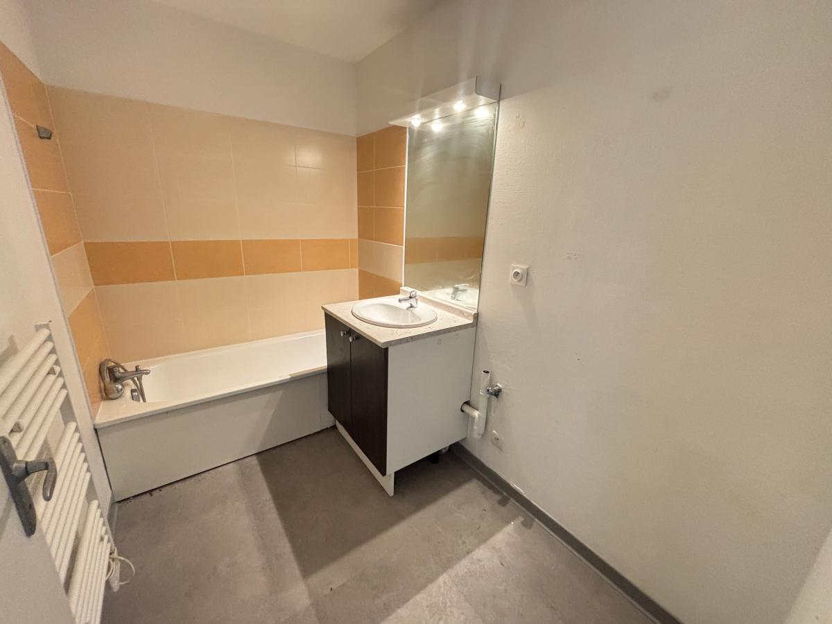 
																																							4 pièces - 
																																						RDC - 84m² - 1 067,11 € - Photo #5