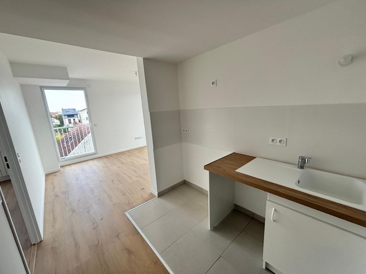 2 pièces - 1er étage - 45m² - 1 160,69 € - Photo #2