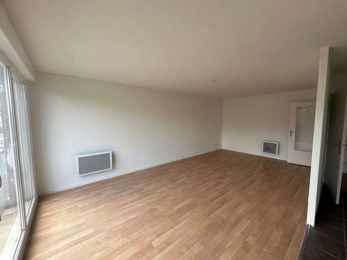 
																																							3 pièces - 
																																						3ème étage - 74m² - 854,74 € - Photo #1