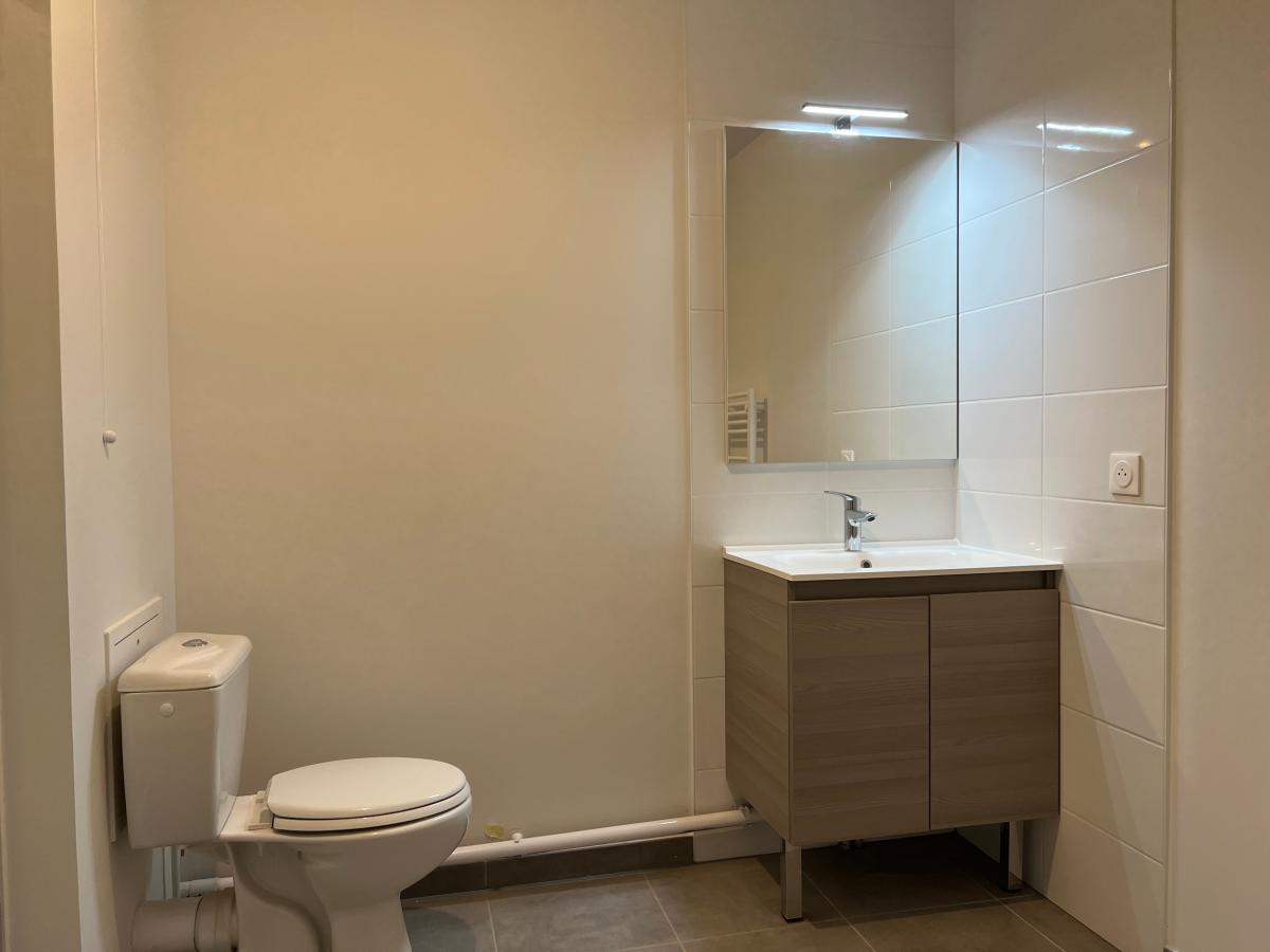 2 pièces - 1er étage - 40m² - 650,70 € - Photo #3