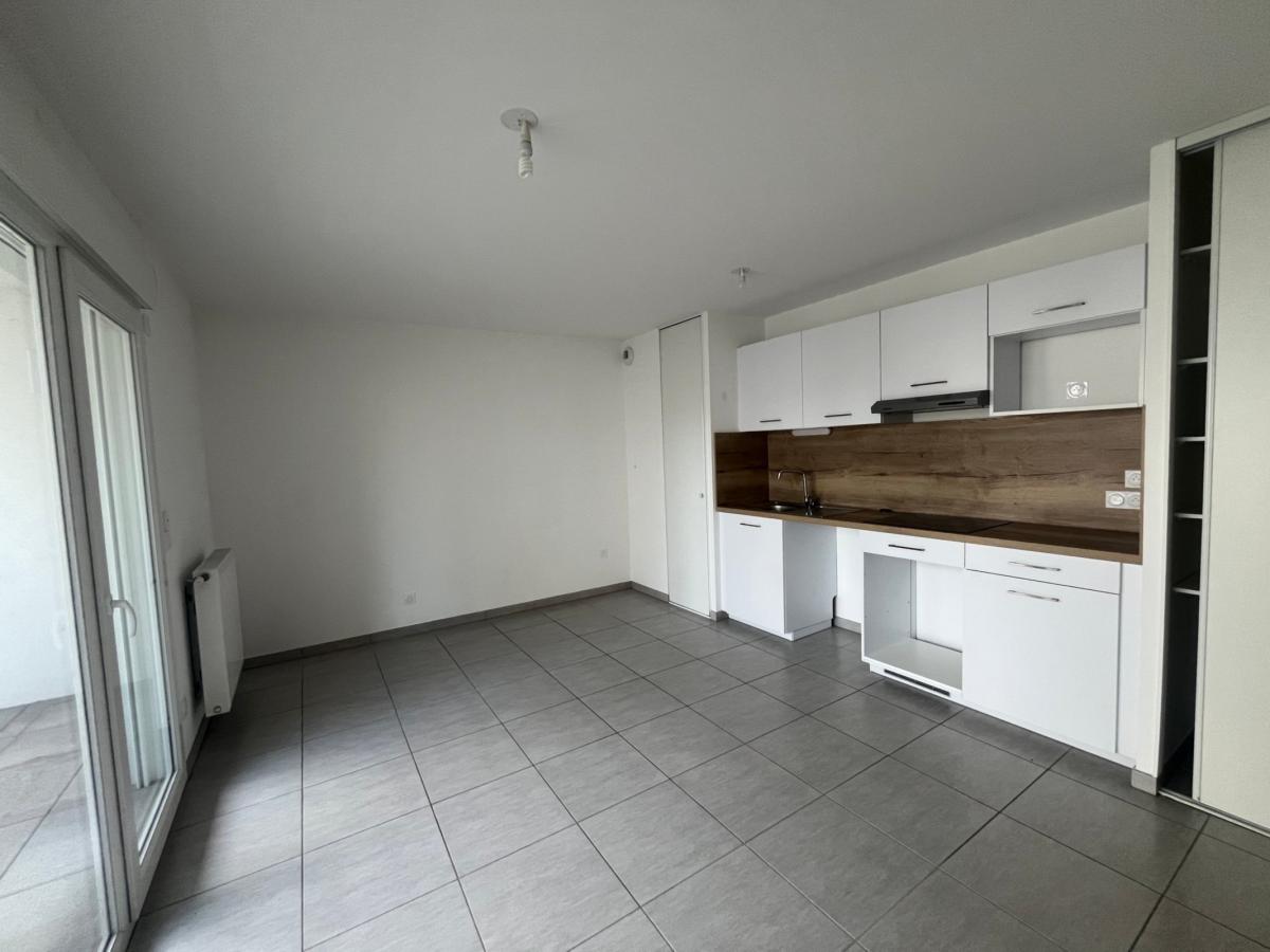 
																																							2 pièces - 
																																						3ème étage - 41m² - 657,32 € - Photo #3