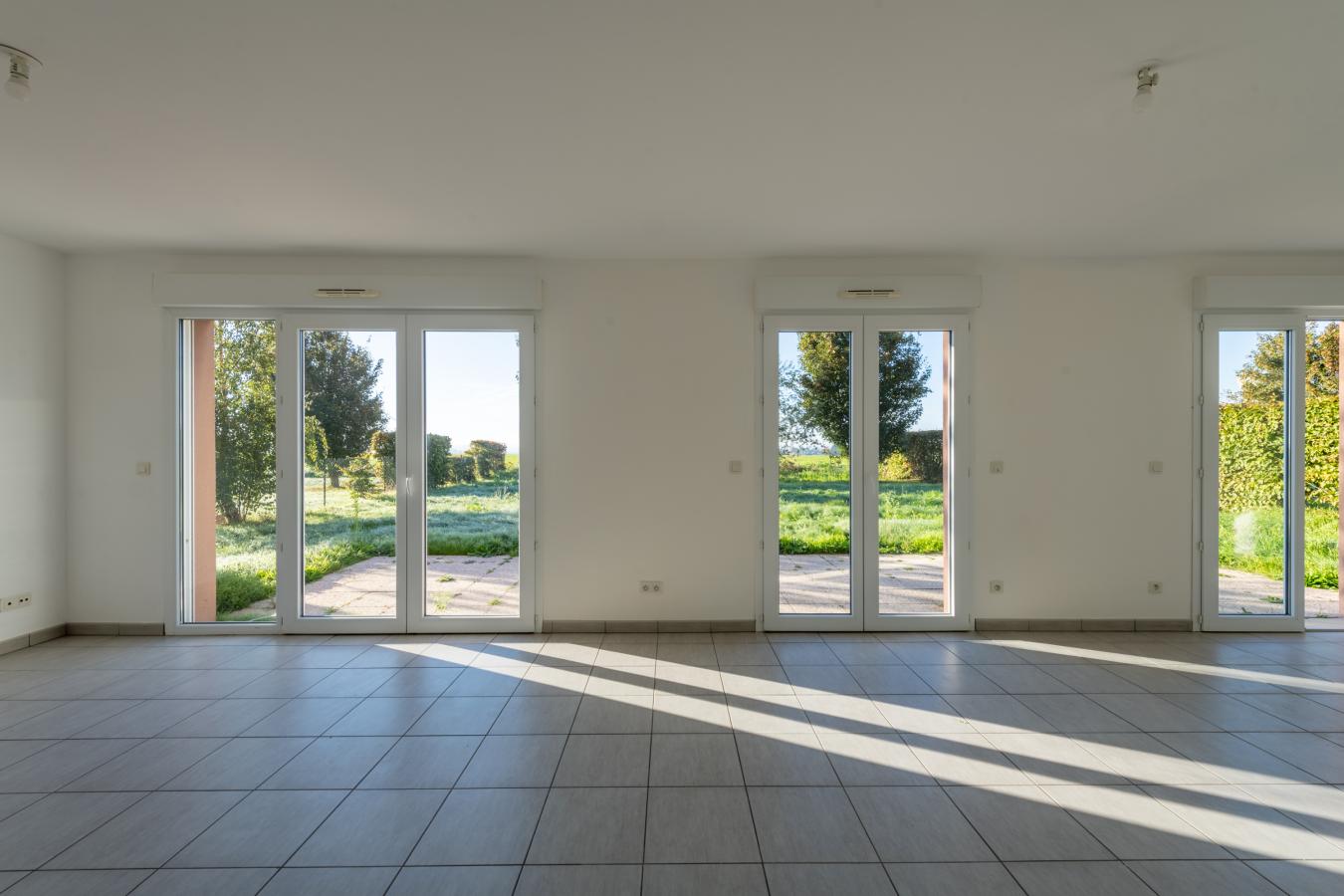 5 pièces - RDC - 118m² - 1 317,72 € - Photo #1