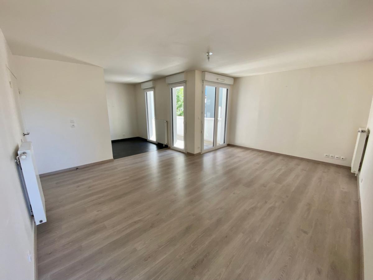 
																																							3 pièces - 
																																						1er étage - 69m² - 870,48 € - Photo #1