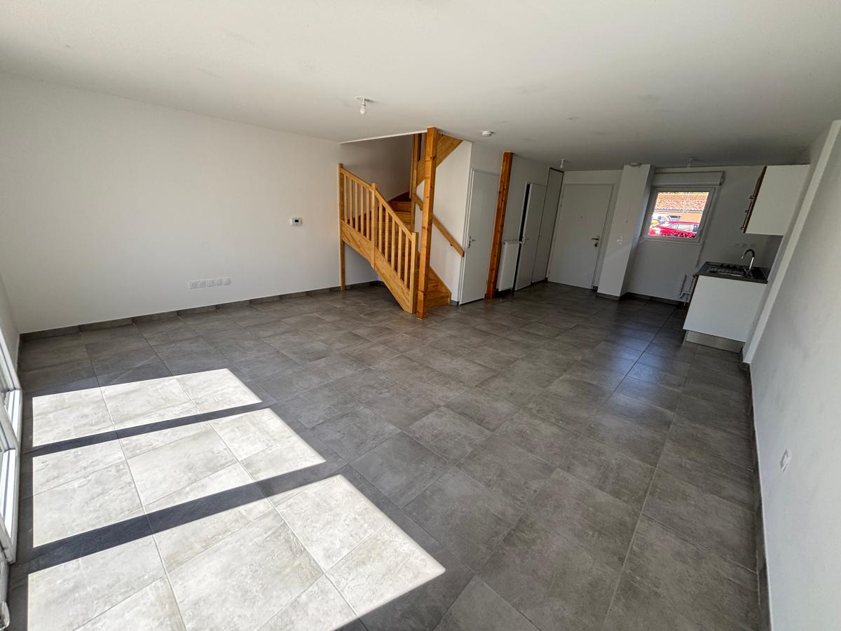 
																																							4 pièces - 
																																						RDC - 83m² - 790,55 € - Photo #2