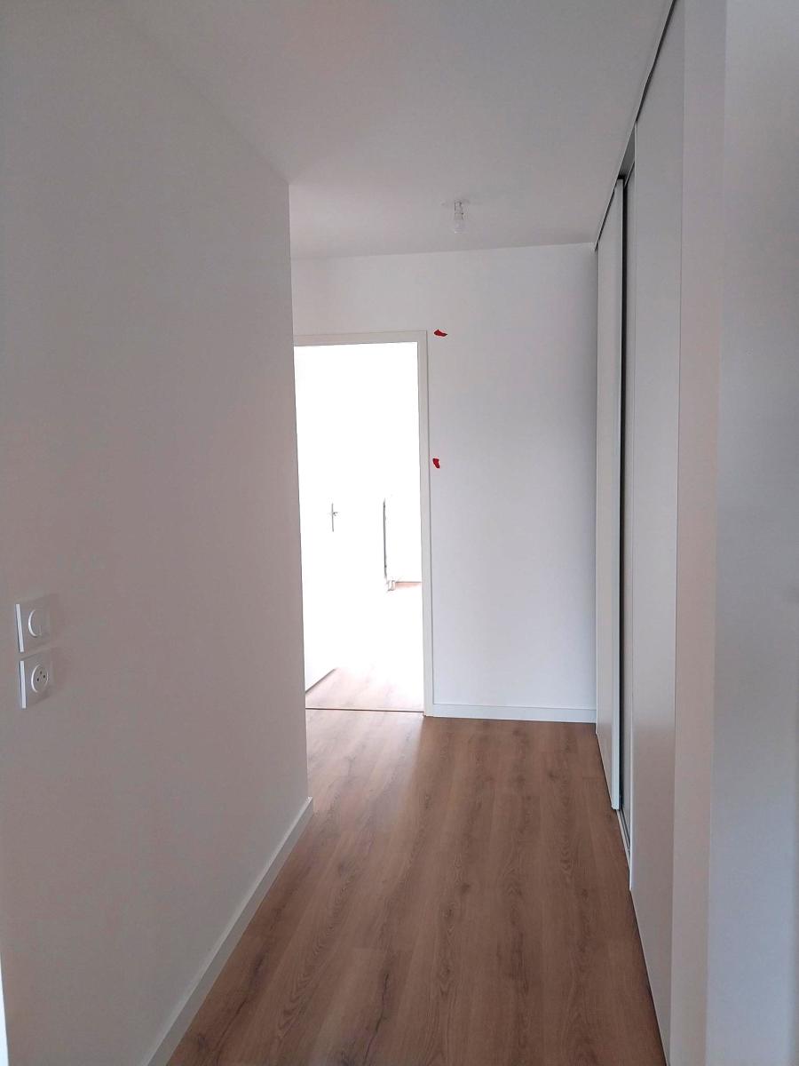 2 pièces -
2ème étage - 42m² - 720,45 € - Photo #4