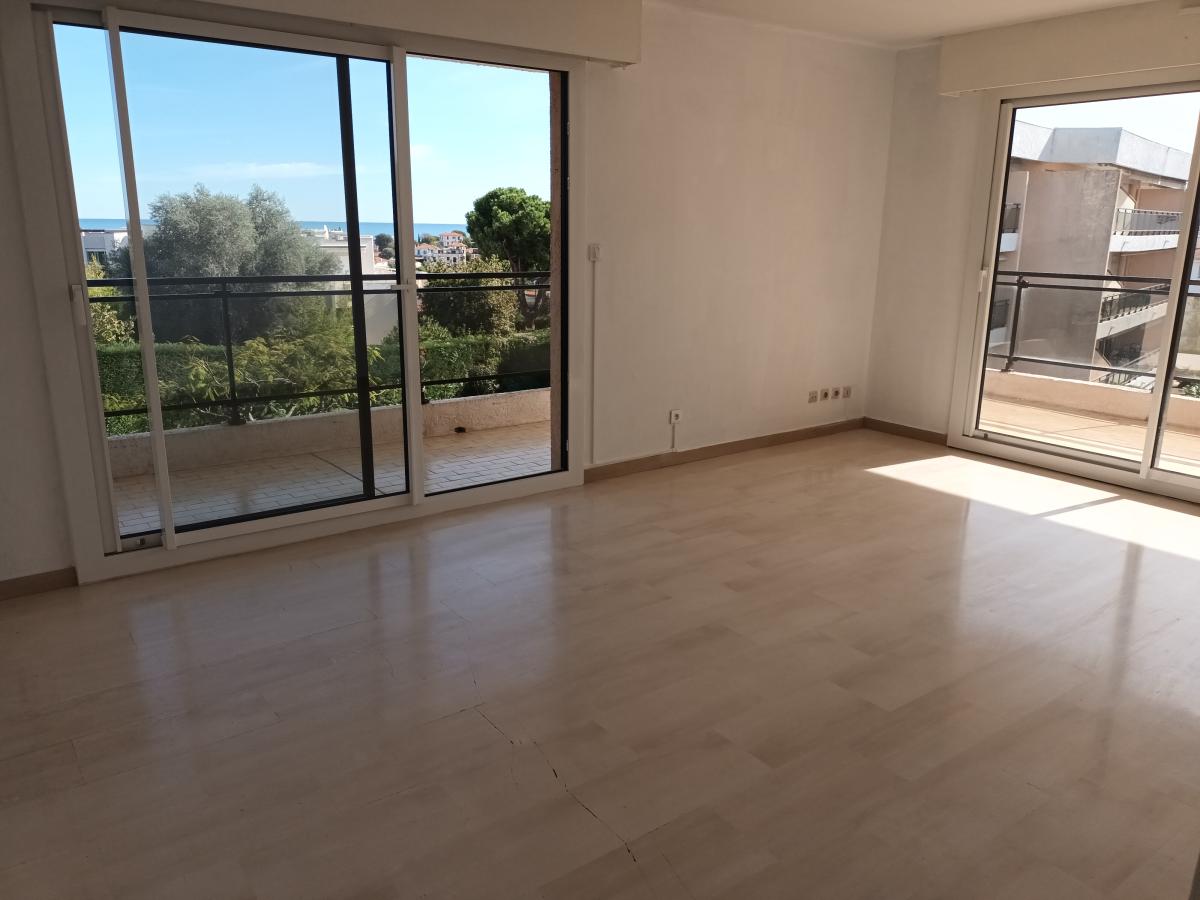 
																																							4 pièces - 
																																						2ème étage - 80m² - 1 723,13 € - Photo #5