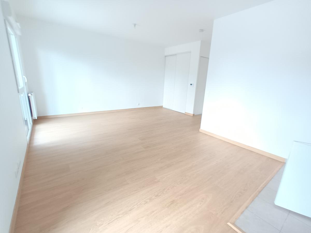 
																			2 pièces - 
																		RDC - 49m² - 1 001,32 € - Photo #2