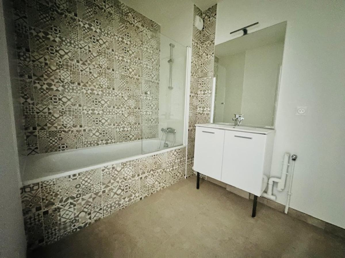 
																			3 pièces - 
																		2ème étage - 67m² - 1 385,09 € - Photo #3